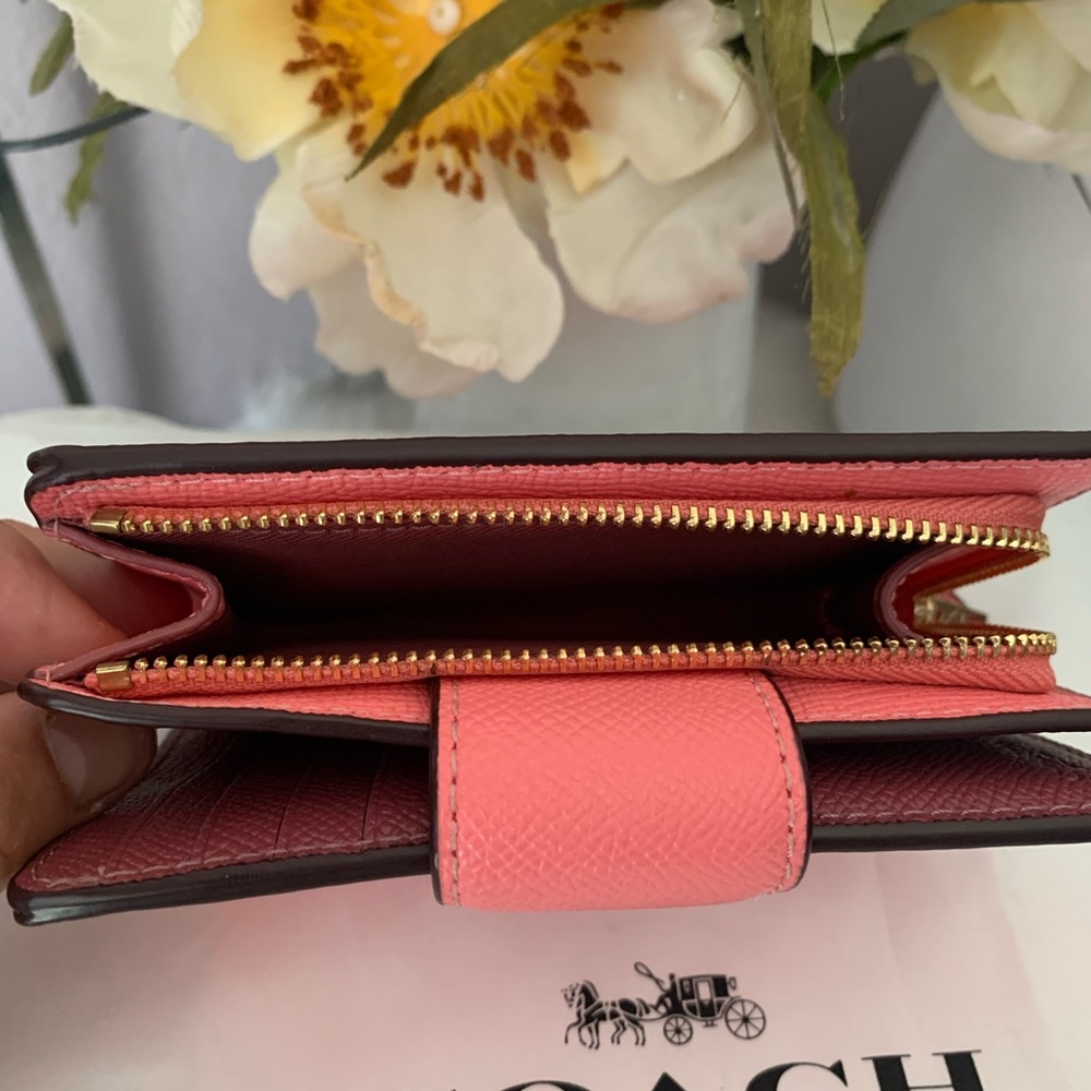 NWOT Coach Medium Leather Corner Zip Wallet - Picture 4 of 7